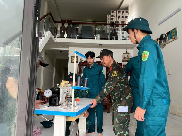 Đà Nẵng: Người dân 'rốn lũ' Mẹ Suốt lo lắng rời nhà, mong mưa lũ bão số 12 nhẹ qua