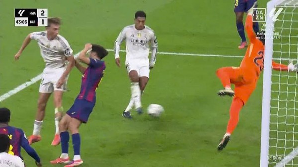 Real Madrid đánh bại Barca ở ‘Siêu kinh điển’: Mbappe cực hay, VAR gây tranh cãi Real Madrid đánh bại Barca ở ‘Siêu kinh điển’: Mbappe cực hay, VAR gây tranh cãi