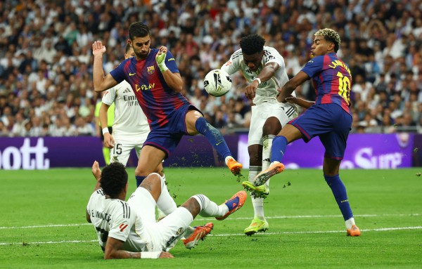 Real Madrid đánh bại Barca ở ‘Siêu kinh điển’: Mbappe cực hay, VAR gây tranh cãi Real Madrid đánh bại Barca ở ‘Siêu kinh điển’: Mbappe cực hay, VAR gây tranh cãi