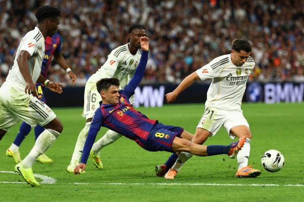 Real Madrid đánh bại Barca ở ‘Siêu kinh điển’: Mbappe cực hay, VAR gây tranh cãi Real Madrid đánh bại Barca ở ‘Siêu kinh điển’: Mbappe cực hay, VAR gây tranh cãi