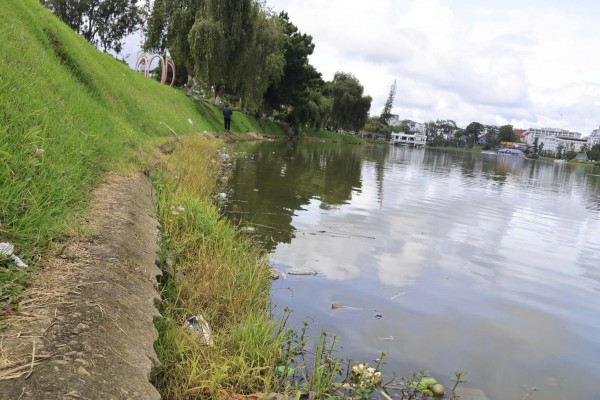 Sạt trượt ta luy, bờ kè quanh thắng cảnh hồ Xuân Hương - Đà Lạt