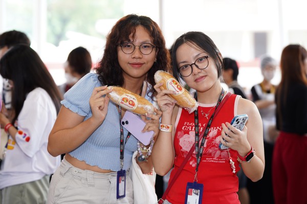 631 ổ bánh mì Việt Nam xếp số '25' xác lập kỷ lục thế giới 631 ổ bánh mì Việt Nam xếp số '25' xác lập kỷ lục thế giới
