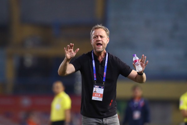 HLV Lê Huỳnh Đức chê học trò nôn nóng, HLV Polking 'Tiến Linh hay nhất Việt Nam, nhưng...'