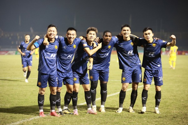 Đua trụ hạng V-League khốc liệt: HAGL và Thanh Hóa không từ bỏ, cựu vương lâm nguy