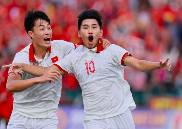 U.23 Việt Nam gọi trung vệ cao 1,95 m và tiền đạo 1,67 m: Tại sao không?