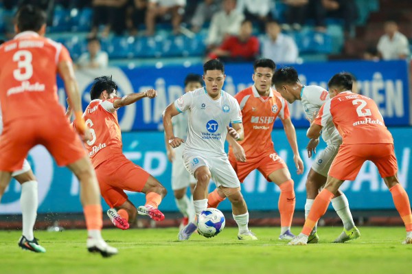 Bảng xếp hạng V-League mới nhất: CLB CAHN chạy thẳng lên tốp 2, HAGL bị đẩy xuống tận đáy Bảng xếp hạng V-League mới nhất: CLB CAHN chạy thẳng lên tốp 2, HAGL bị đẩy xuống tận đáy