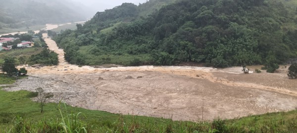 Tiếp cận được 5 thôn bị cô lập ở xã Ngọc Linh, Quảng Ngãi Tiếp cận được 5 thôn bị cô lập ở xã Ngọc Linh, Quảng Ngãi