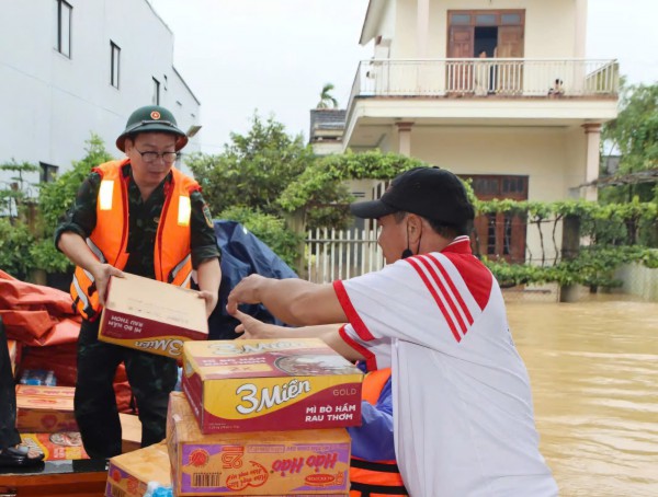 Đà Nẵng: Bộ đội căng mình 'vá' kè biển Duy Nghĩa Đà Nẵng: Bộ đội căng mình 'vá' kè biển Duy Nghĩa