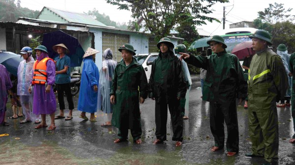 Quân đội đưa máy bay không người lái cứu trợ người dân bị cô lập Quân đội đưa máy bay không người lái cứu trợ người dân bị cô lập