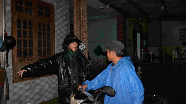 Quân đội đưa máy bay không người lái cứu trợ người dân bị cô lập Quân đội đưa máy bay không người lái cứu trợ người dân bị cô lập