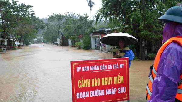 Quân đội đưa máy bay không người lái cứu trợ người dân bị cô lập Quân đội đưa máy bay không người lái cứu trợ người dân bị cô lập
