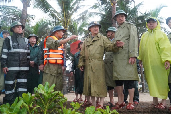 Phó thủ tướng Trần Hồng Hà: 'Bảo vệ tính mạng người dân là nhiệm vụ cao nhất' Phó thủ tướng Trần Hồng Hà: 'Bảo vệ tính mạng người dân là nhiệm vụ cao nhất'