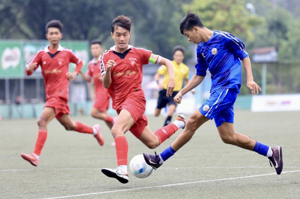 Kịch tính bóng đá sinh viên: 2 thẻ đỏ cùng 2 quả phạt đền, gay cấn đến giờ chót