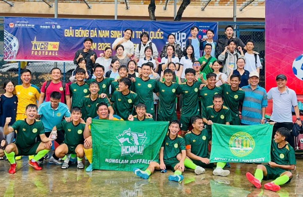 Kịch tính bóng đá sinh viên: 2 thẻ đỏ cùng 2 quả phạt đền, gay cấn đến giờ chót