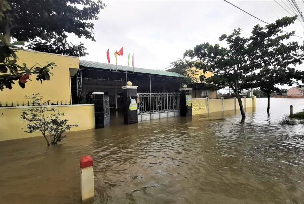 Gia Lai: Ngập lụt phía hạ lưu sông Kôn, nhiều trường học phải đóng cửa Gia Lai: Ngập lụt phía hạ lưu sông Kôn, nhiều trường học phải đóng cửa
