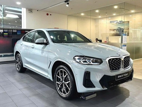 Xe sang BMW giảm giá tiền tỷ “xả hàng” cuối năm