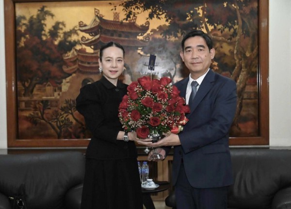 Chủ tịch FAT xin lỗi nhân dân Việt Nam tại cuộc gặp Đại sứ Việt Nam tại Thái Lan Chủ tịch FAT xin lỗi nhân dân Việt Nam tại cuộc gặp Đại sứ Việt Nam tại Thái Lan