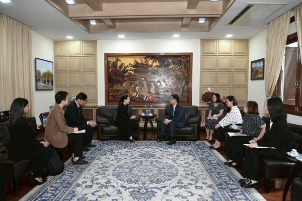 Chủ tịch FAT xin lỗi nhân dân Việt Nam tại cuộc gặp Đại sứ Việt Nam tại Thái Lan Chủ tịch FAT xin lỗi nhân dân Việt Nam tại cuộc gặp Đại sứ Việt Nam tại Thái Lan