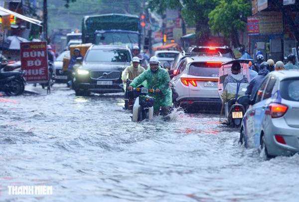Chống ngập ở Hà Nội - Kỳ 2: Hồ ao, bê tông hóa và 'tư duy nhiệm kỳ' Chống ngập ở Hà Nội - Kỳ 2: Hồ ao, bê tông hóa và 'tư duy nhiệm kỳ'