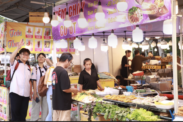 Ngày đầu lễ hội ẩm thực chay ở TP.HCM: Hấp dẫn hàng trăm món 'đẹp như tranh' Ngày đầu lễ hội ẩm thực chay ở TP.HCM: Hấp dẫn hàng trăm món 'đẹp như tranh'