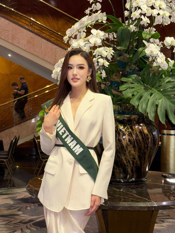 Thời trang cuốn hút của Trịnh Mỹ Anh tại Miss Earth 2025 Thời trang cuốn hút của Trịnh Mỹ Anh tại Miss Earth 2025