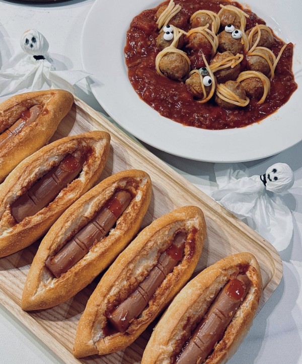 Mẹ 3 con tự làm mâm cỗ Halloween, dân mạng ngạc nhiên, khen hết lời Mẹ 3 con tự làm mâm cỗ Halloween, dân mạng ngạc nhiên, khen hết lời