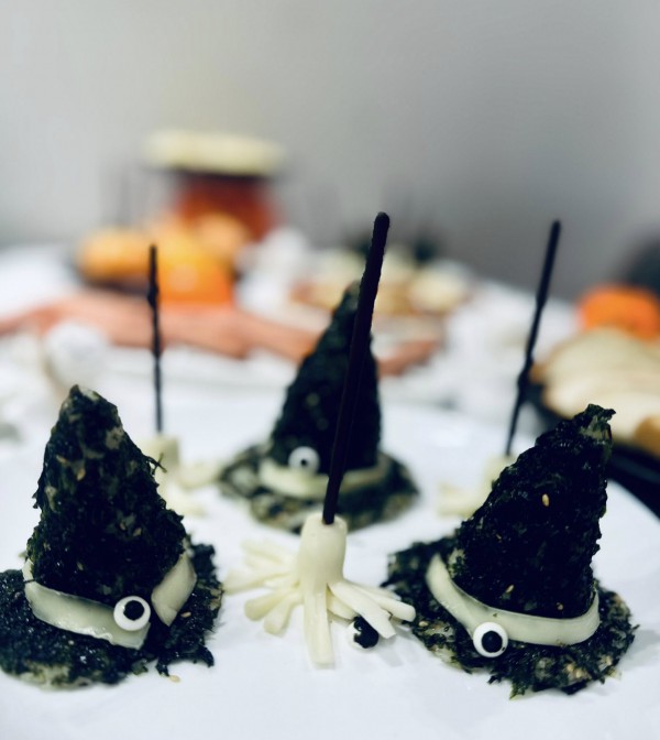 Mẹ 3 con tự làm mâm cỗ Halloween, dân mạng ngạc nhiên, khen hết lời Mẹ 3 con tự làm mâm cỗ Halloween, dân mạng ngạc nhiên, khen hết lời