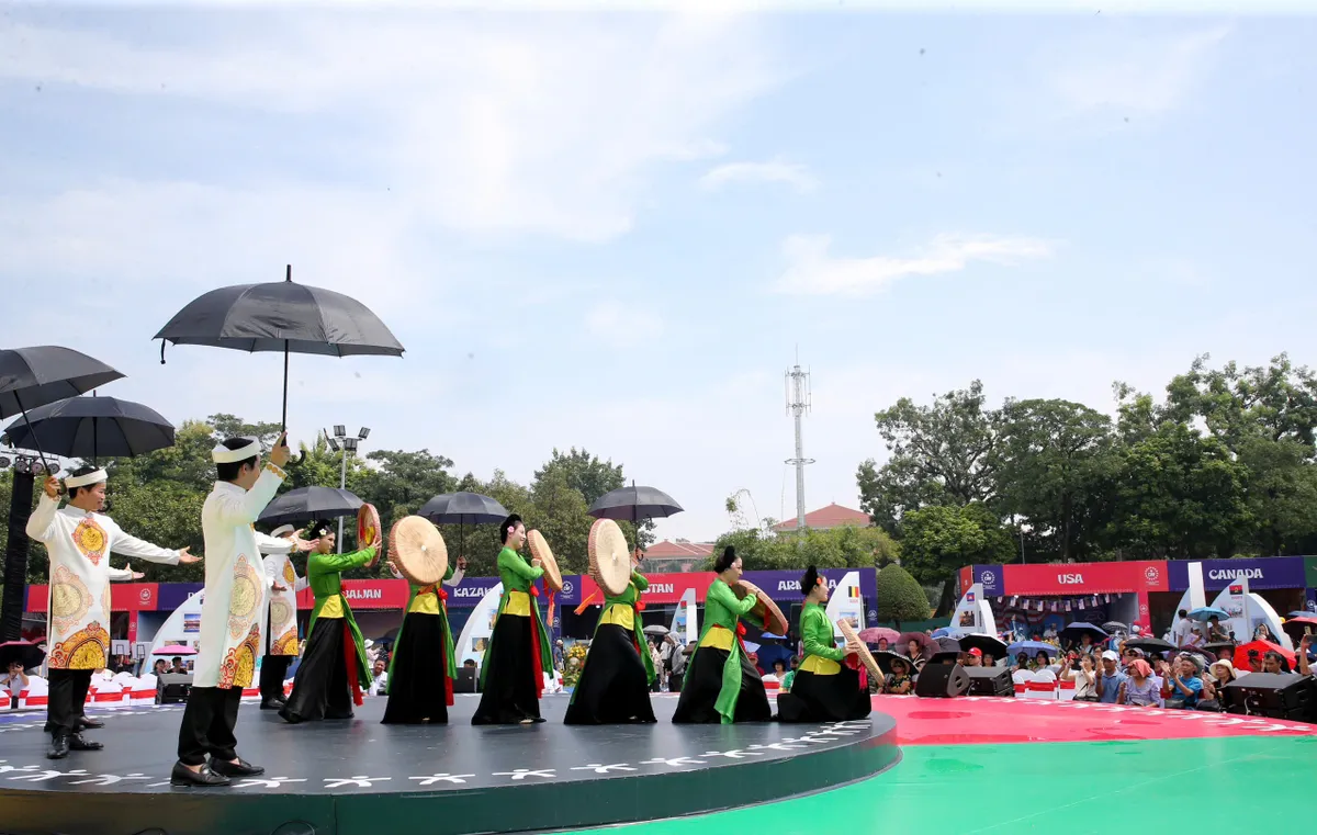 Hàng vạn du khách đến với Lễ hội Văn hóa thế giới tại Hà Nội - Ảnh 2.