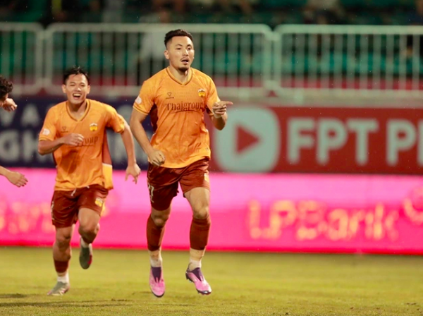 Ai ngờ có ngày Nam Định đấu HAGL để đua trụ hạng: V-League khắc nghiệt cỡ này Ai ngờ có ngày Nam Định đấu HAGL để đua trụ hạng: V-League khắc nghiệt cỡ này