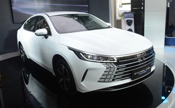 BYD Seal 5 chốt giá 696 triệu, sedan hạng C đầu tiên dùng công nghệ PHEV BYD Seal 5 chốt giá 696 triệu, sedan hạng C đầu tiên dùng công nghệ PHEV