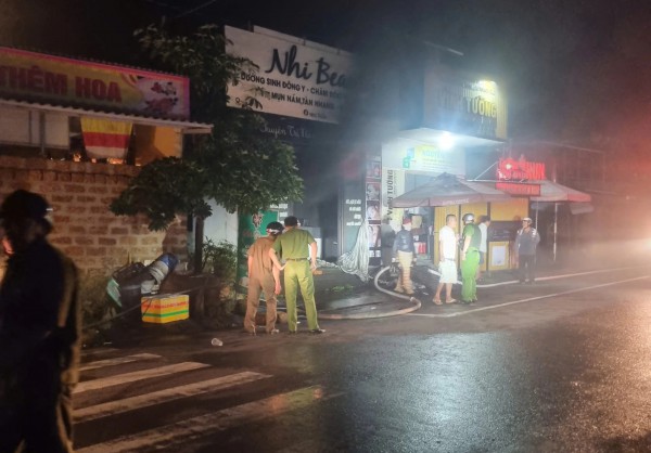 Cháy nhà trong đêm, hai người tử vong Cháy nhà trong đêm, hai người tử vong