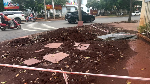 Đắk Lắk: Yêu cầu tạm dừng tình trạng ‘đào xới vỉa hè gây bức xúc’