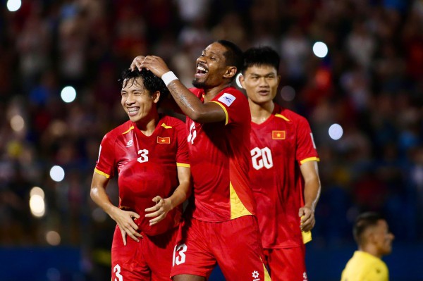 Đội tuyển Việt Nam thăng hạng FIFA sau trận thắng Nepal, Indonesia lâm nguy Đội tuyển Việt Nam thăng hạng FIFA sau trận thắng Nepal, Indonesia lâm nguy