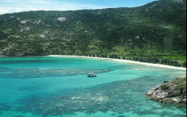 Du khách qua đời sau khi bị du thuyền bỏ rơi trên đảo