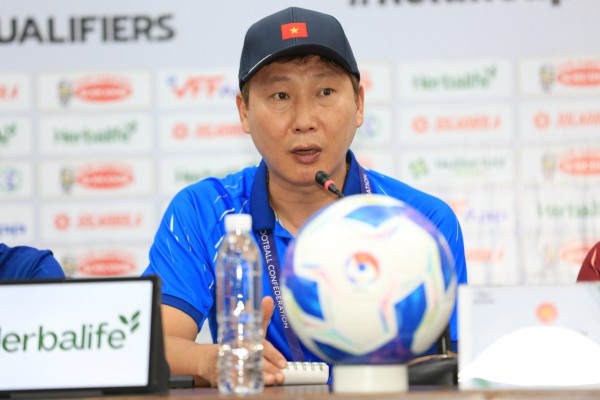 HLV Kim Sang-sik nói điều rất bất ngờ về án phạt Malaysia, mong mỏi đội tuyển Việt Nam thắng Nepal HLV Kim Sang-sik nói điều rất bất ngờ về án phạt Malaysia, mong mỏi đội tuyển Việt Nam thắng Nepal