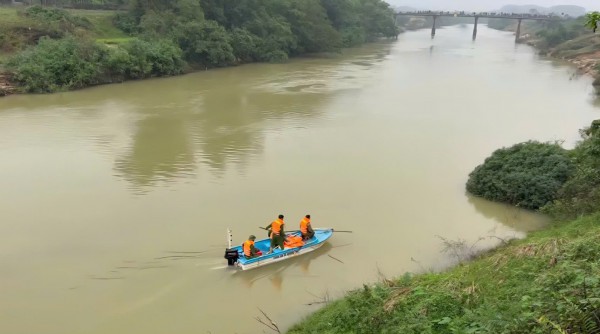 Hà Tĩnh: Người đàn ông nghi nhảy cầu trở về nhà sau 2 ngày 'mất tích' Hà Tĩnh: Người đàn ông nghi nhảy cầu trở về nhà sau 2 ngày 'mất tích'