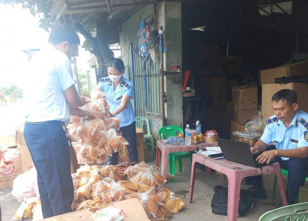 Hàng giả, hàng không rõ nguồn gốc bị phát hiện liên tục ở Đà Nẵng Hàng giả, hàng không rõ nguồn gốc bị phát hiện liên tục ở Đà Nẵng