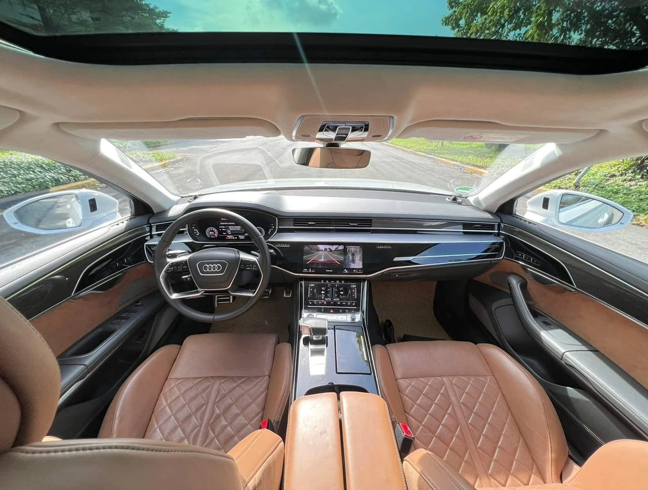 Hàng hiếm Audi S8, đi hơn 30.000 km bán lại mất giá 10 tỷ đồng