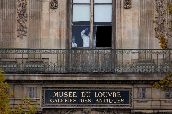 Hé lộ nhiều tình tiết vụ trộm táo tợn ở Bảo tàng Louvre Hé lộ nhiều tình tiết vụ trộm táo tợn ở Bảo tàng Louvre