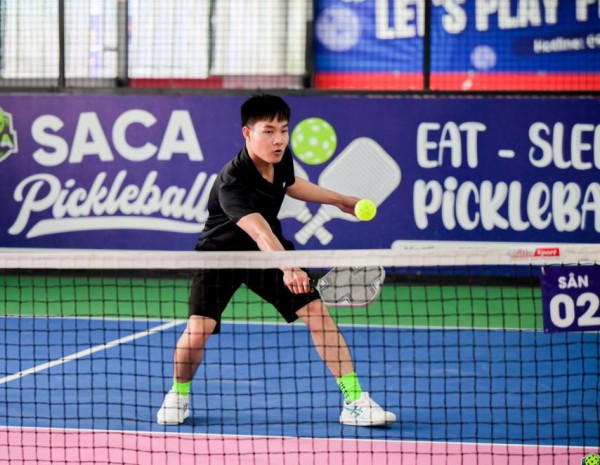 Huấn luyện viên cầu hôn học viên trên sân pickleball gây sốt mạng xã hội Huấn luyện viên cầu hôn học viên trên sân pickleball gây sốt mạng xã hội