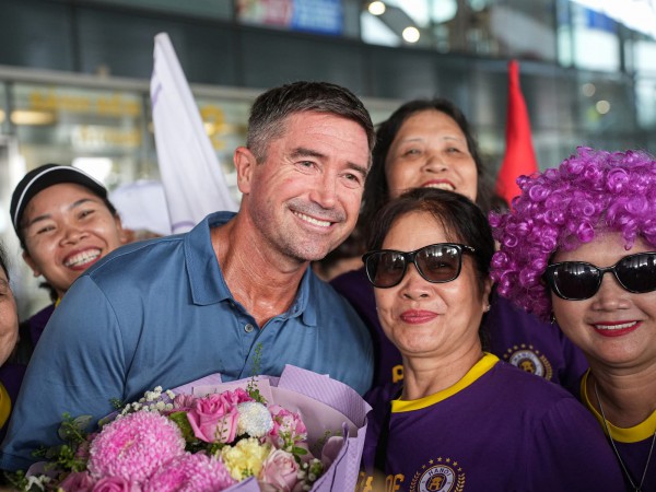 Huyền thoại Harry Kewell đến Việt Nam, bắt đầu cuộc phiêu lưu cùng Hà Nội: HLV tạm quyền Adachi đi đâu?