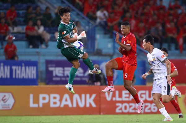 Khó khăn chồng chất với CLB Đà Nẵng, thủ môn Bùi Tiến Dũng nghỉ dài hạn Khó khăn chồng chất với CLB Đà Nẵng, thủ môn Bùi Tiến Dũng nghỉ dài hạn