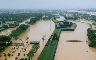 Lu-xuong-cham-o-Hue-ngap-lut-van-keo-dai-a.jpg