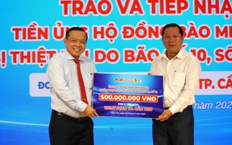 Mot-truong-dH-quyen-gop-500-trieu-dong-giup-dong-bao-vung-bao-lu-a.jpg