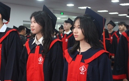 Nghi-ngang-dH-nu-sinh-vien-tro-thanh-thu-khoa-dau-ra-cua-truong-Cd-a.jpg