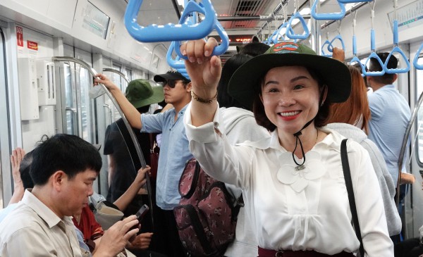 Người dân TP.HCM đi metro miễn phí trong 3 ngày dịp tết Người dân TP.HCM đi metro miễn phí trong 3 ngày dịp tết