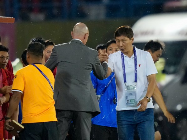 Người đang đối đầu với ông Kim Sang-sik có sự nghiệp li kì cỡ nào: 'Những hành trình điên rồ' Người đang đối đầu với ông Kim Sang-sik có sự nghiệp li kì cỡ nào: 'Những hành trình điên rồ'
