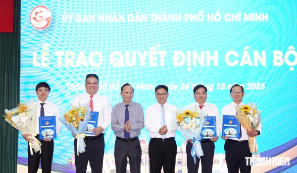 Nhân sự TP.HCM: Phường Vũng Tàu và 2 xã Bình Châu, Đất Đỏ có tân chủ tịch Nhân sự TP.HCM: Phường Vũng Tàu và 2 xã Bình Châu, Đất Đỏ có tân chủ tịch