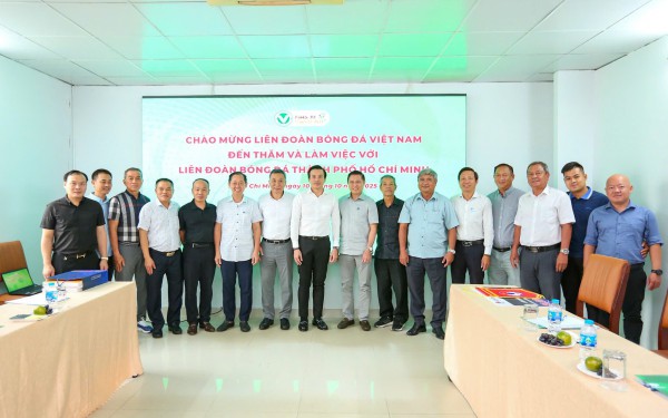 Ông Trần Quốc Tuấn làm việc với ông Trần Anh Tú: Bóng đá TP.HCM được khen ngợi Ông Trần Quốc Tuấn làm việc với ông Trần Anh Tú: Bóng đá TP.HCM được khen ngợi