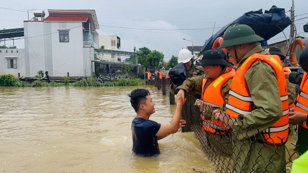 Phó thủ tướng Trần Hồng Hà: 'Bảo vệ tính mạng người dân là nhiệm vụ cao nhất' Phó thủ tướng Trần Hồng Hà: 'Bảo vệ tính mạng người dân là nhiệm vụ cao nhất'